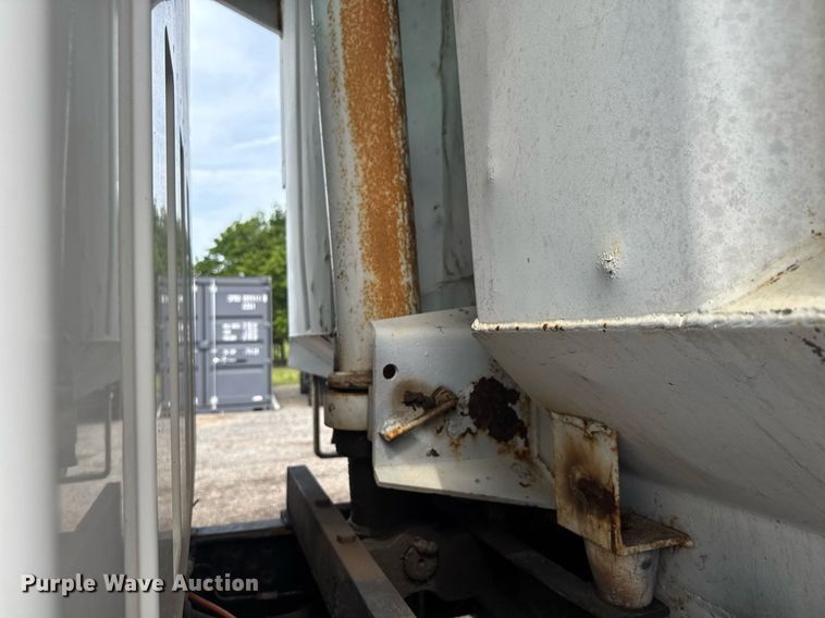 image for item DY0194 2004 Chevrolet C6500 dump truck