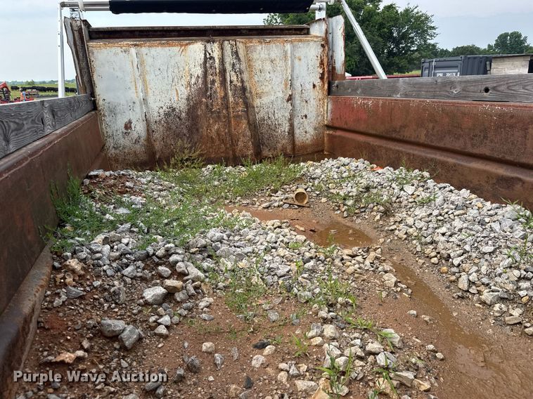 image for item DY0194 2004 Chevrolet C6500 dump truck