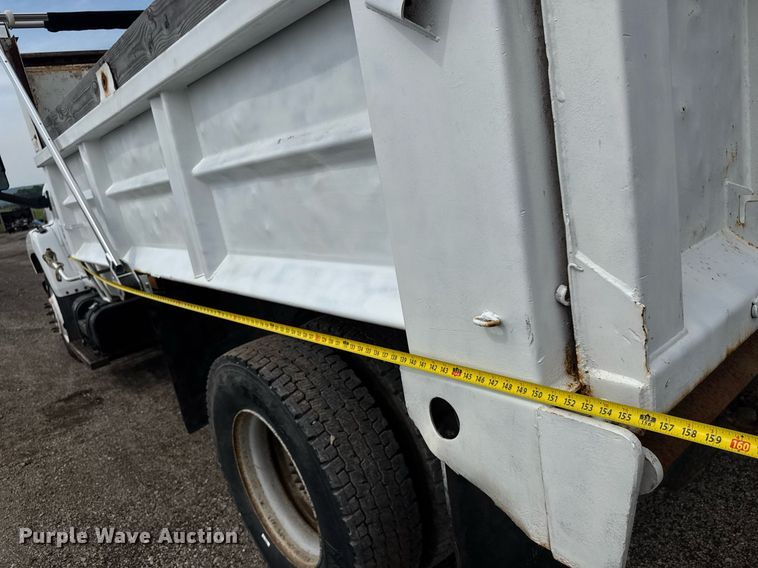 image for item DY0194 2004 Chevrolet C6500 dump truck