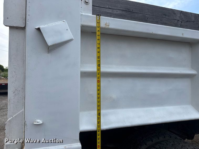 image for item DY0194 2004 Chevrolet C6500 dump truck