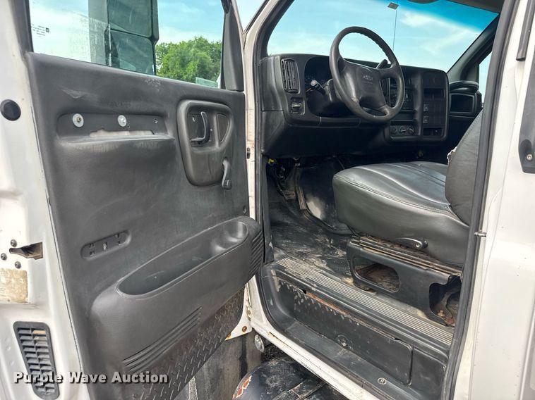 image for item DY0194 2004 Chevrolet C6500 dump truck