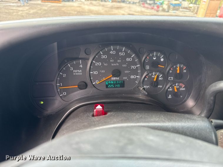 image for item DY0194 2004 Chevrolet C6500 dump truck