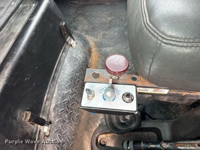 image for item DY0194 2004 Chevrolet C6500 dump truck