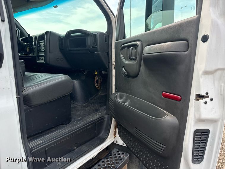 image for item DY0194 2004 Chevrolet C6500 dump truck