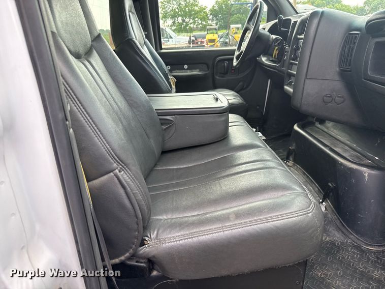 image for item DY0194 2004 Chevrolet C6500 dump truck