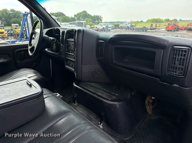 image for item DY0194 2004 Chevrolet C6500 dump truck