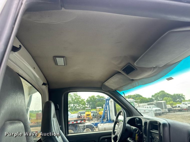 image for item DY0194 2004 Chevrolet C6500 dump truck