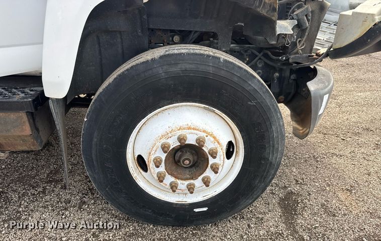 image for item DY0194 2004 Chevrolet C6500 dump truck