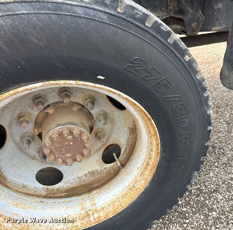 image for item DY0194 2004 Chevrolet C6500 dump truck