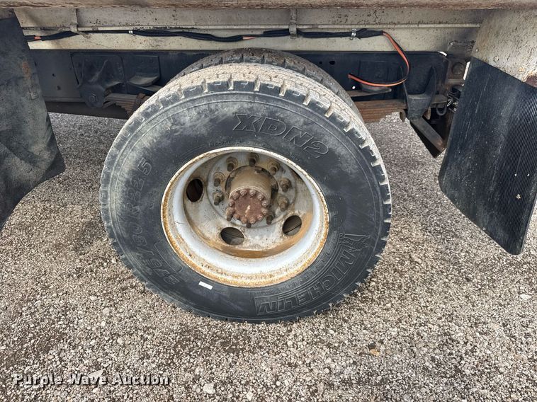 image for item DY0194 2004 Chevrolet C6500 dump truck