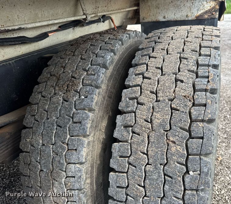 image for item DY0194 2004 Chevrolet C6500 dump truck