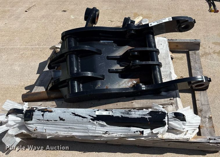 image for item DY0630 Excavator hydraulic thumb