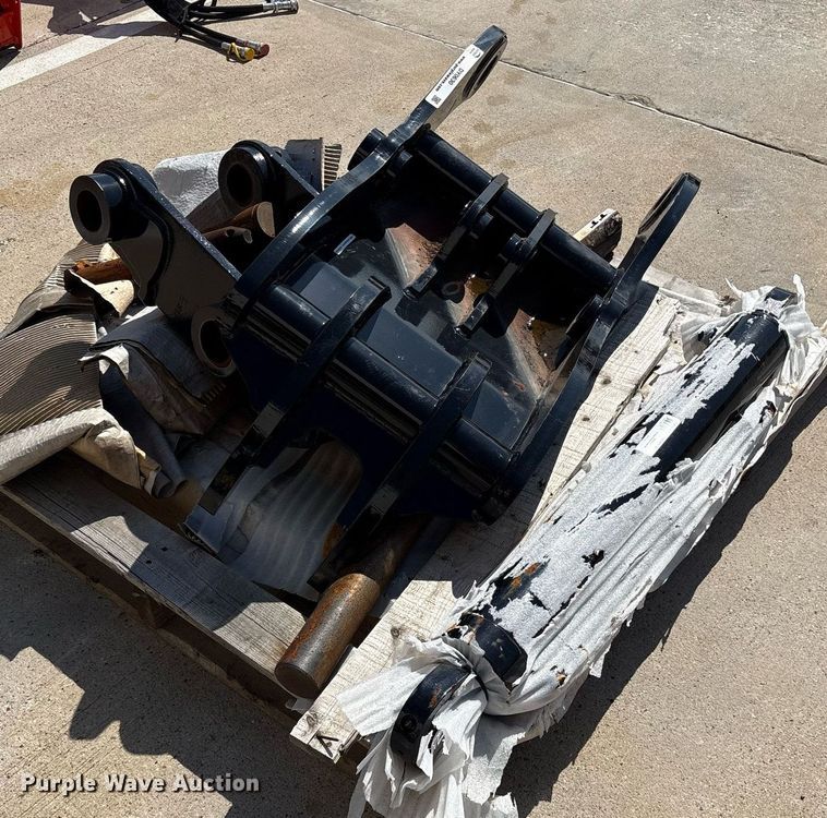 image for item DY0630 Excavator hydraulic thumb