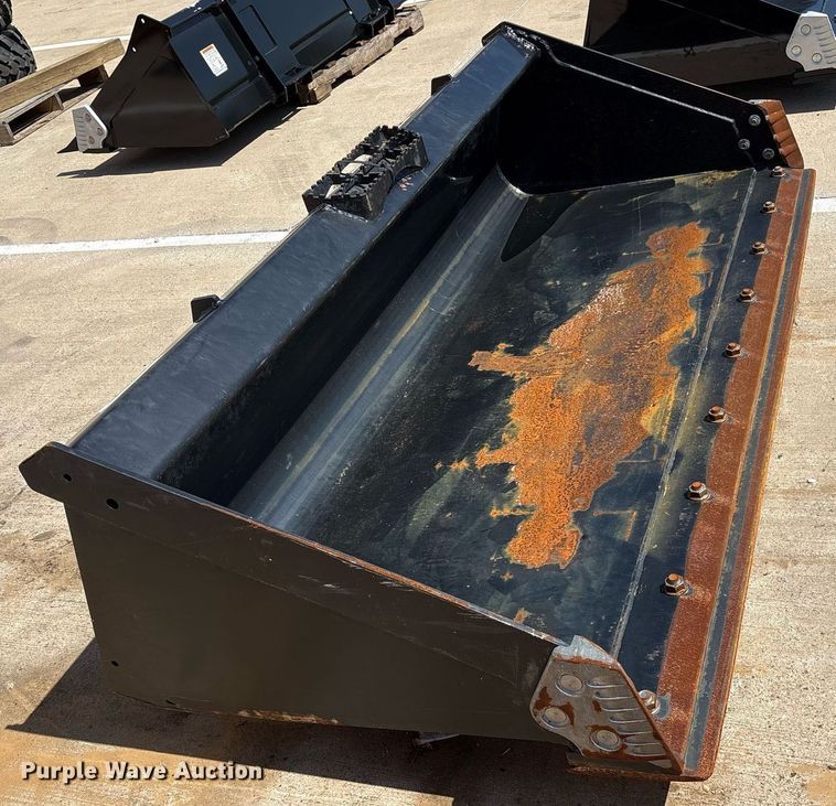 image for item DY0635 Kubota RD80LLC skid steer bucket