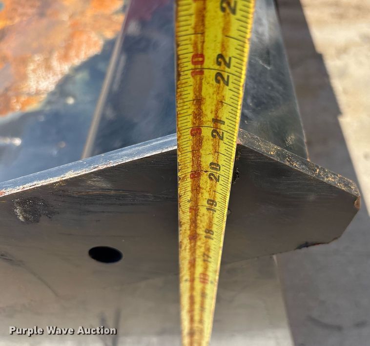 image for item DY0635 Kubota RD80LLC skid steer bucket