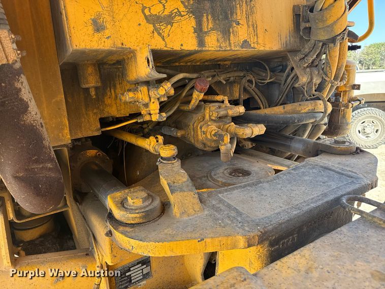 image for item DZ8520 1997 Volvo A25C articulated haul truck