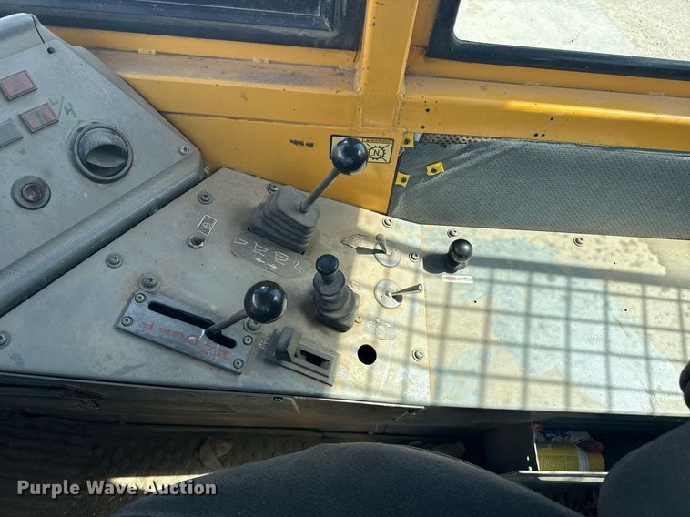 image for item DZ8520 1997 Volvo A25C articulated haul truck