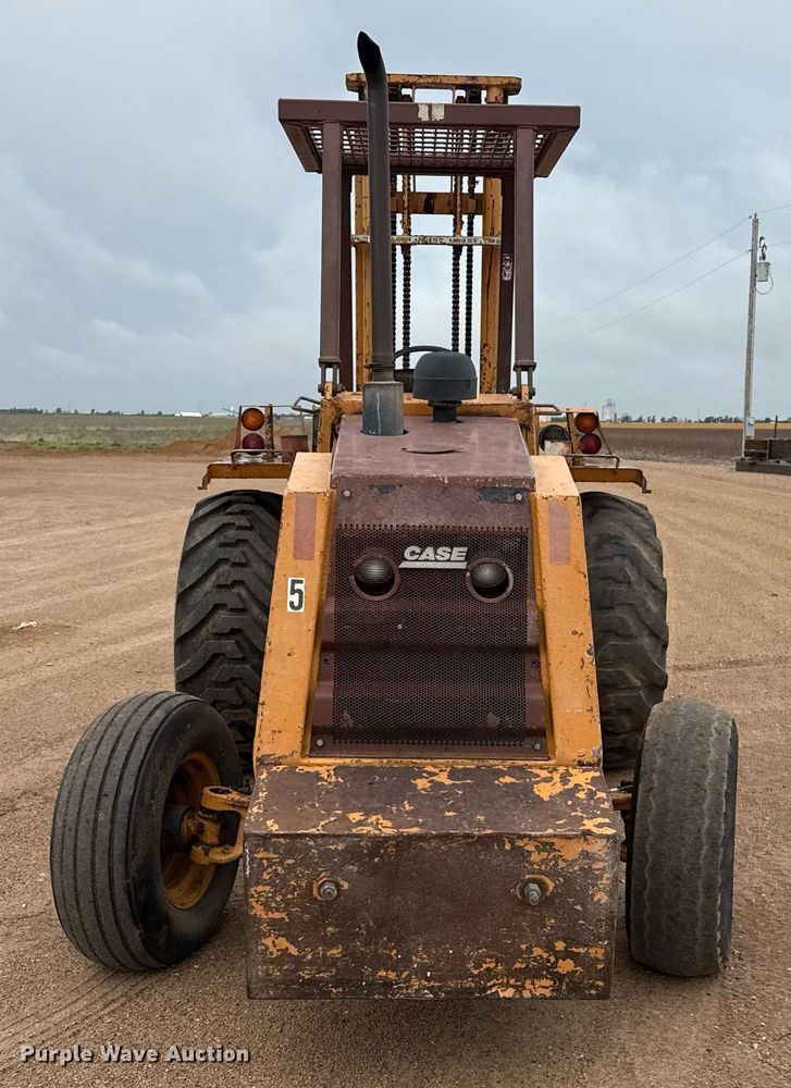 image for item DZ8569 Case 586E forklift