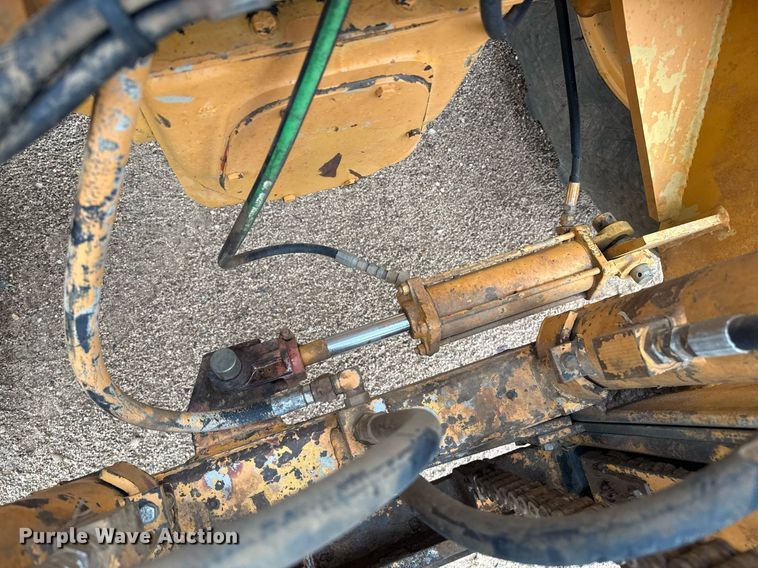 image for item DZ8569 Case 586E forklift