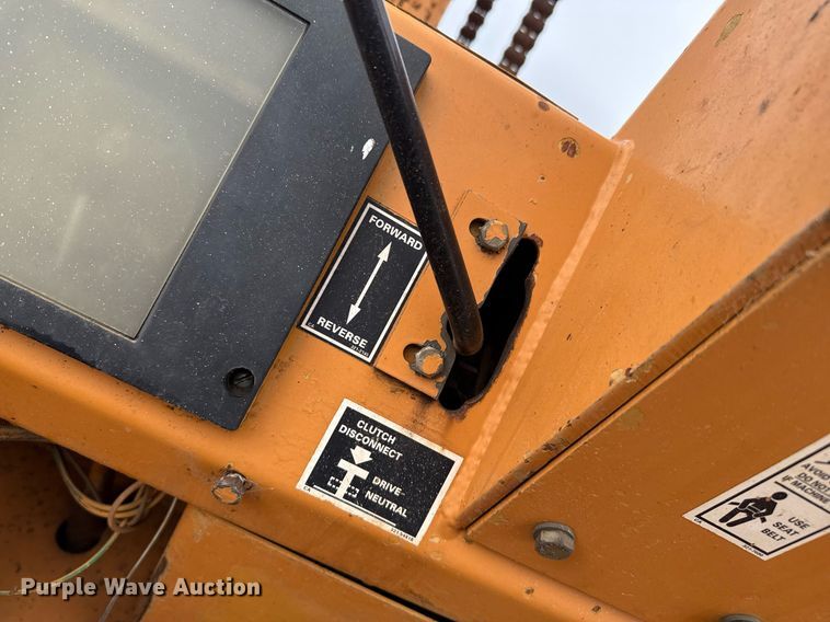 image for item DZ8569 Case 586E forklift