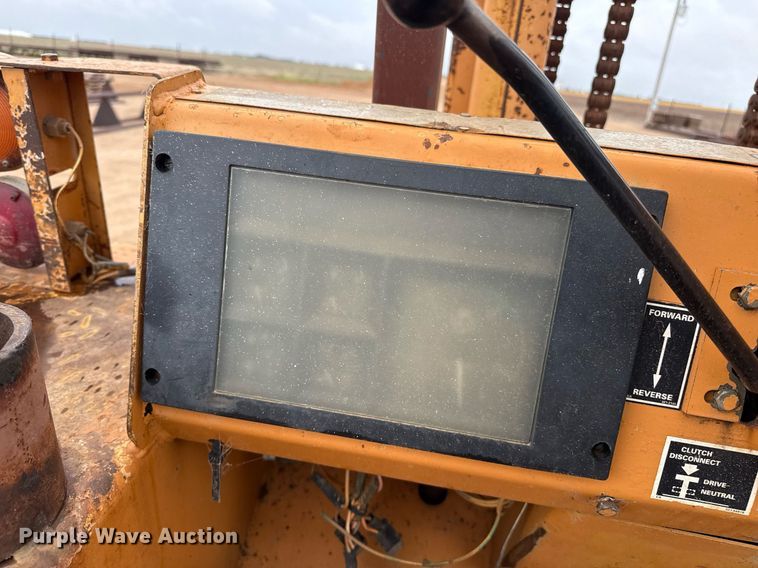 image for item DZ8569 Case 586E forklift