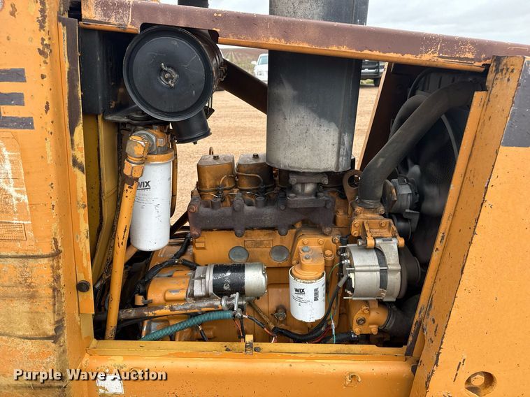 image for item DZ8569 Case 586E forklift