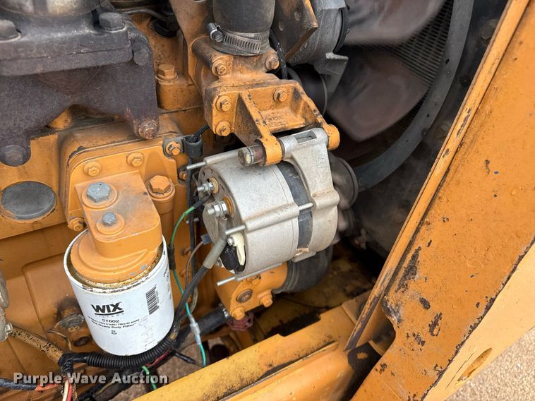 image for item DZ8569 Case 586E forklift