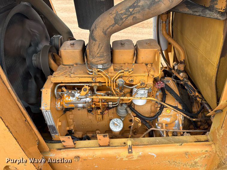 image for item DZ8569 Case 586E forklift