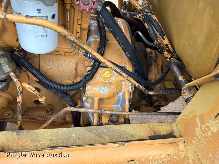 image for item DZ8569 Case 586E forklift