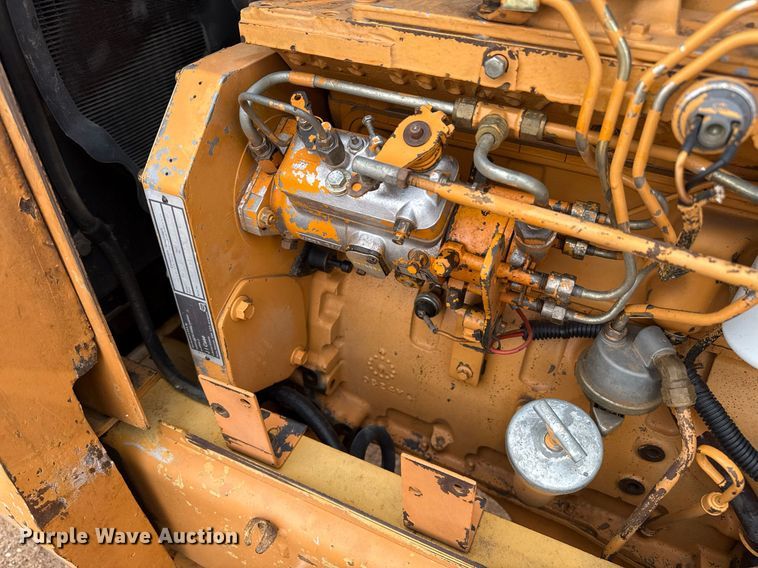 image for item DZ8569 Case 586E forklift