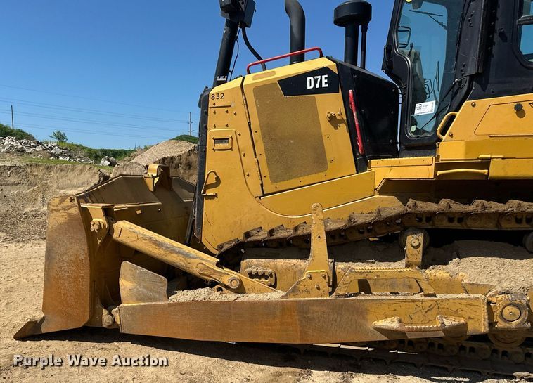 image for item EB2587 2016 Caterpillar D7E dozer