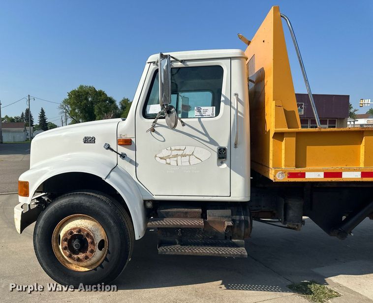 image for item EB2600 1998 International 4700 dump truck