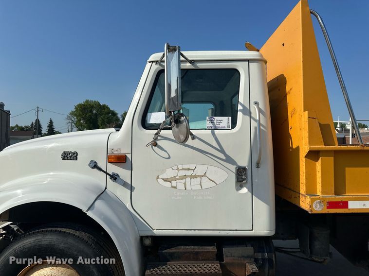 image for item EB2600 1998 International 4700 dump truck