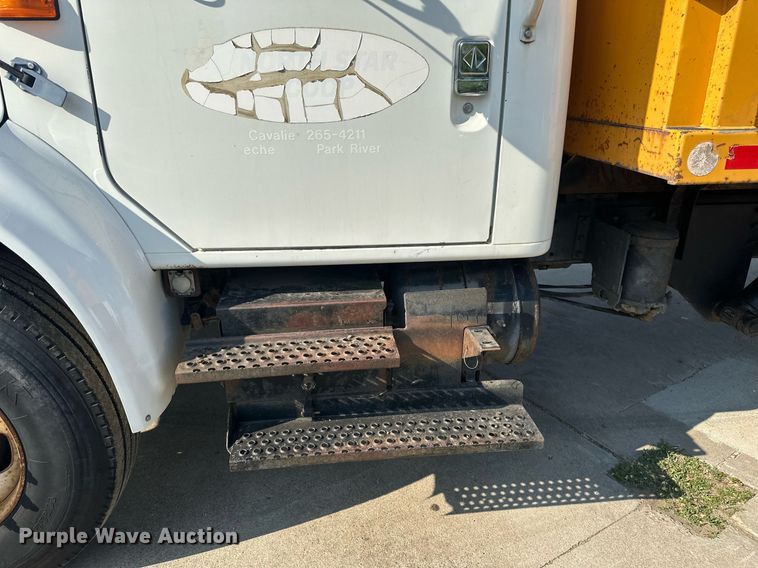 image for item EB2600 1998 International 4700 dump truck