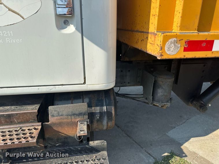 image for item EB2600 1998 International 4700 dump truck