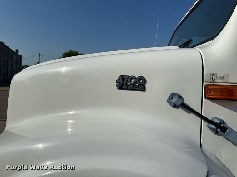 image for item EB2600 1998 International 4700 dump truck