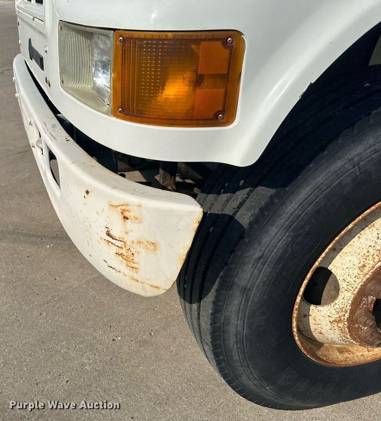 image for item EB2600 1998 International 4700 dump truck