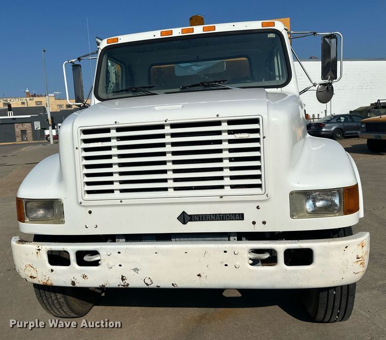 image for item EB2600 1998 International 4700 dump truck