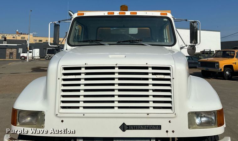image for item EB2600 1998 International 4700 dump truck