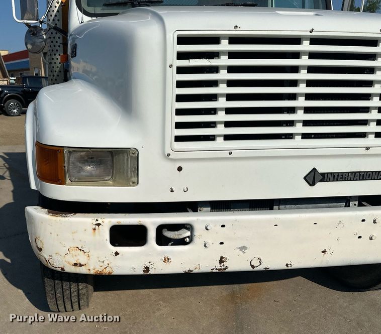 image for item EB2600 1998 International 4700 dump truck