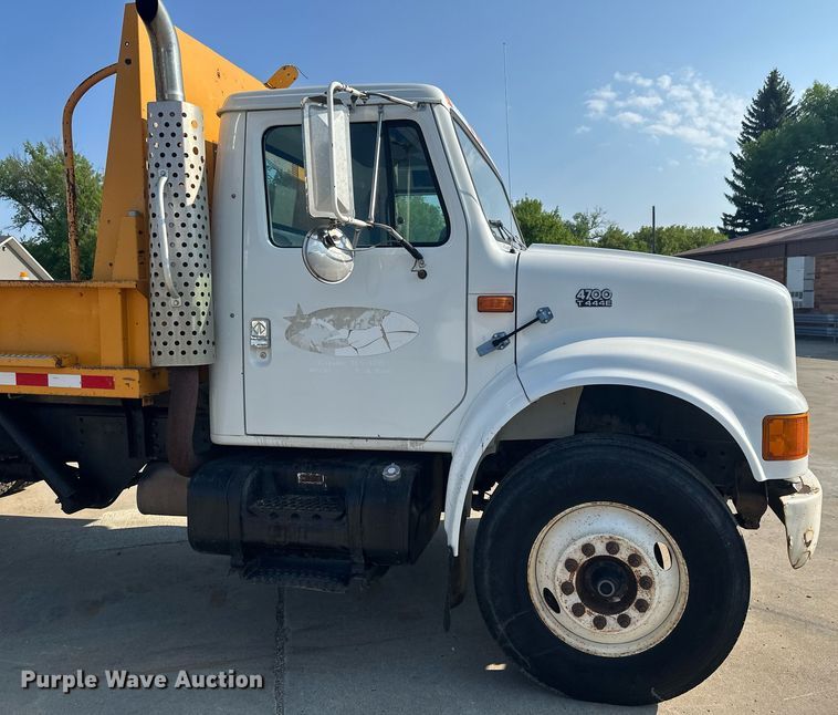 image for item EB2600 1998 International 4700 dump truck