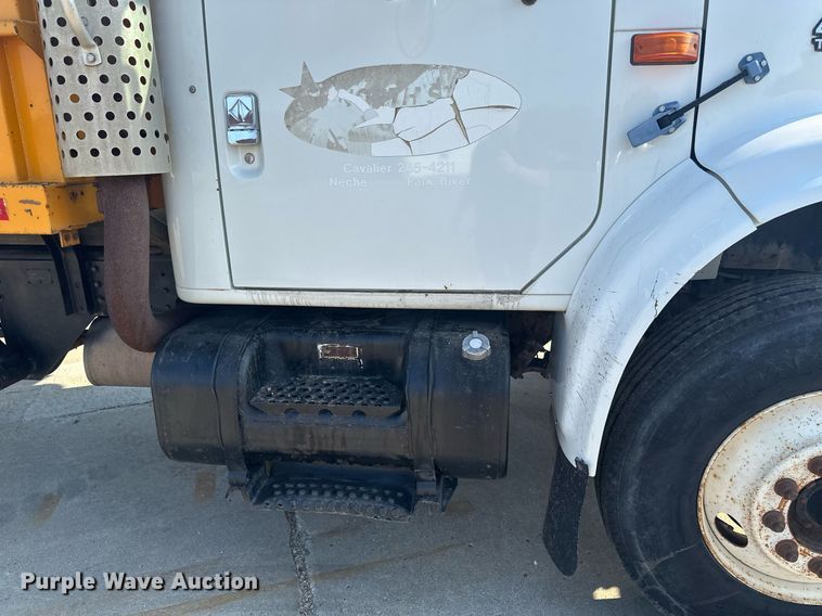 image for item EB2600 1998 International 4700 dump truck