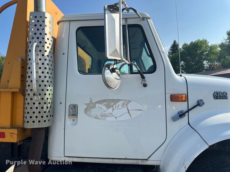 image for item EB2600 1998 International 4700 dump truck