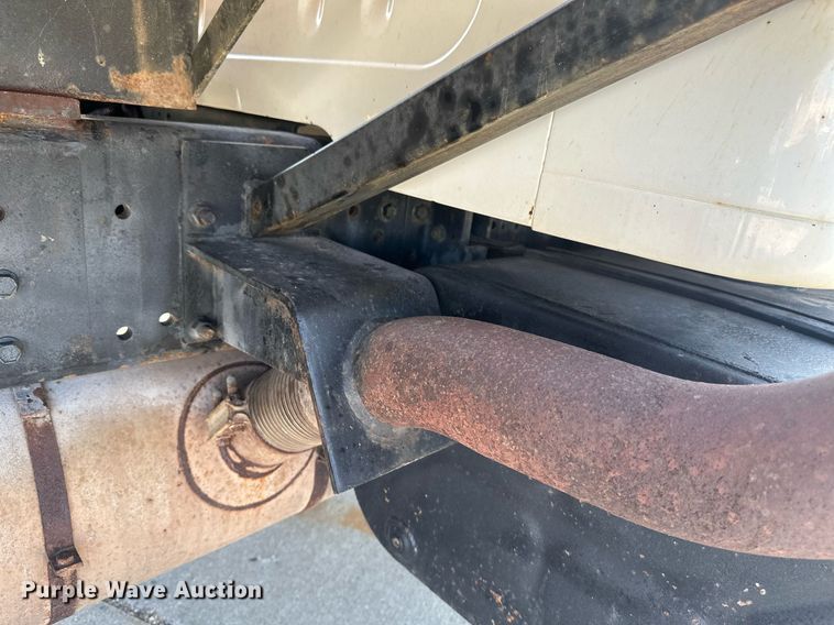 image for item EB2600 1998 International 4700 dump truck