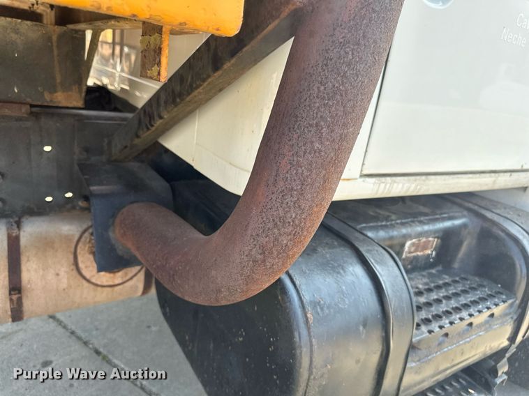 image for item EB2600 1998 International 4700 dump truck