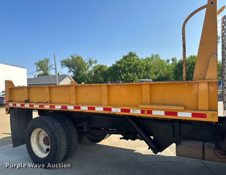 image for item EB2600 1998 International 4700 dump truck