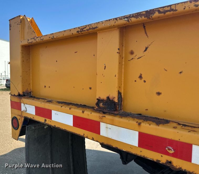 image for item EB2600 1998 International 4700 dump truck