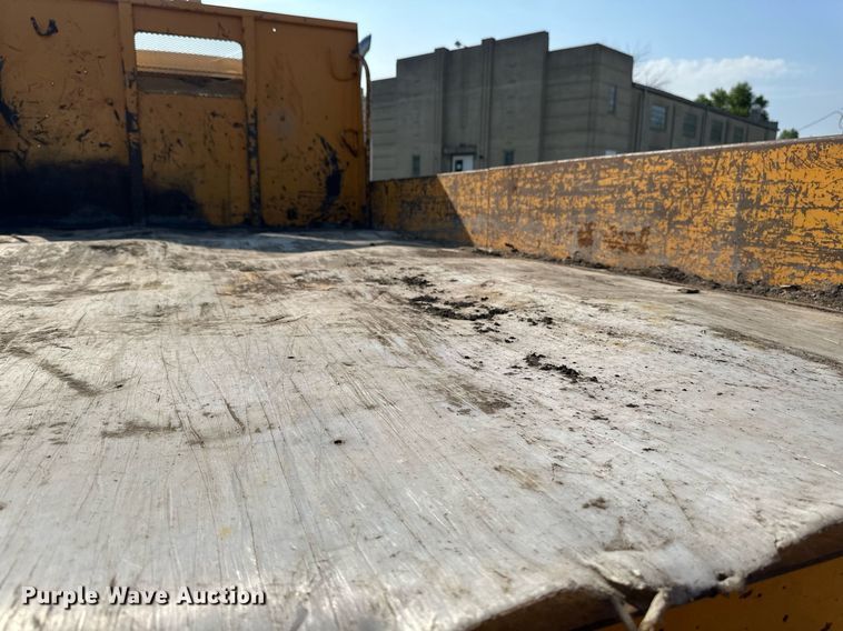 image for item EB2600 1998 International 4700 dump truck