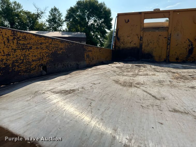 image for item EB2600 1998 International 4700 dump truck