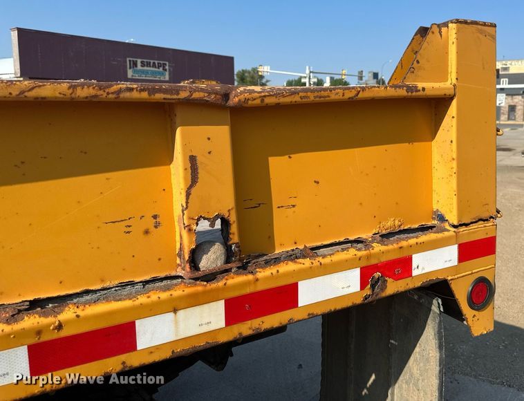 image for item EB2600 1998 International 4700 dump truck